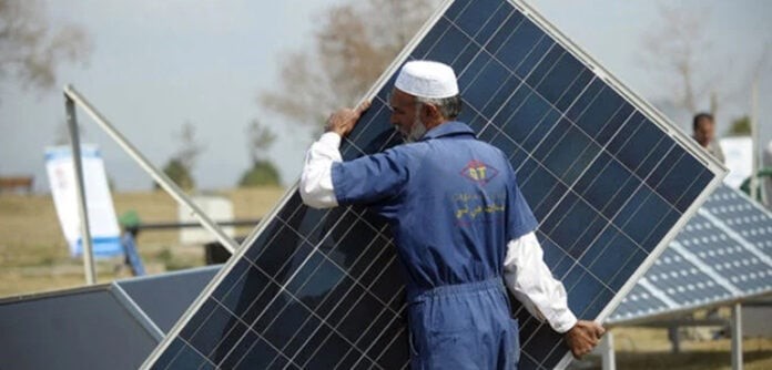 سولر صارفین پر مزید بوجھ، لیسکو نے میٹر کی قیمت دگنی کر دی