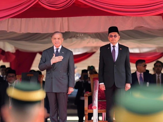 پاکستان اور ملائیشیا کا دفاع، تجارت اور جدید ٹیکنالوجی میں تعاون بڑھانے پر اتفاق